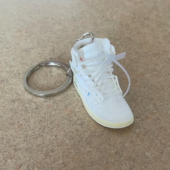 Keychain ✨ - Picture 3 of 3